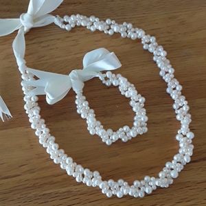 NWOT Twisted Faux Pearl Necklace Bracelet Set
